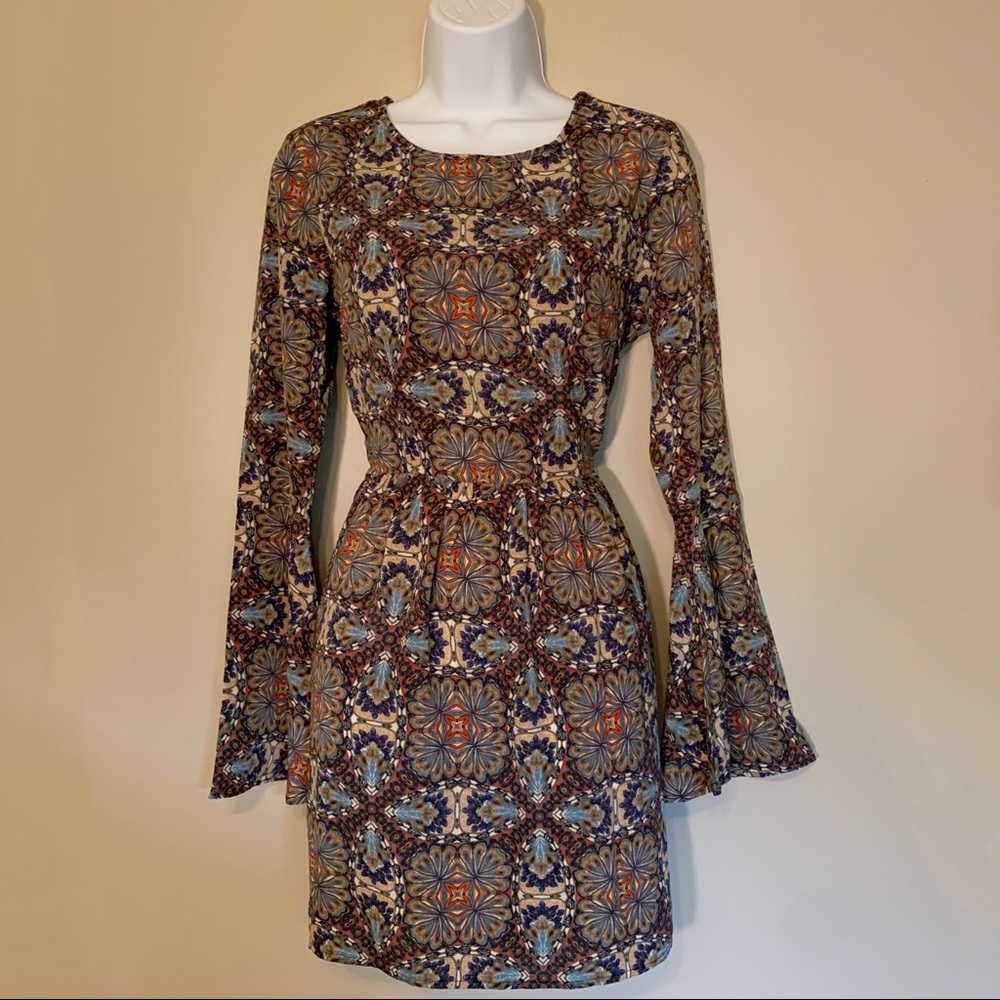 Abstract Retro Bell Sleeve Dress